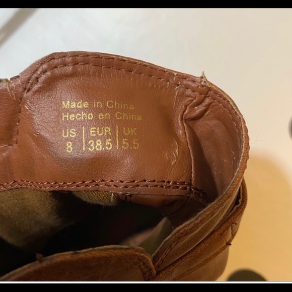 Size 8 also Chelsea ankle boot with buckle - Picture 5 of 5